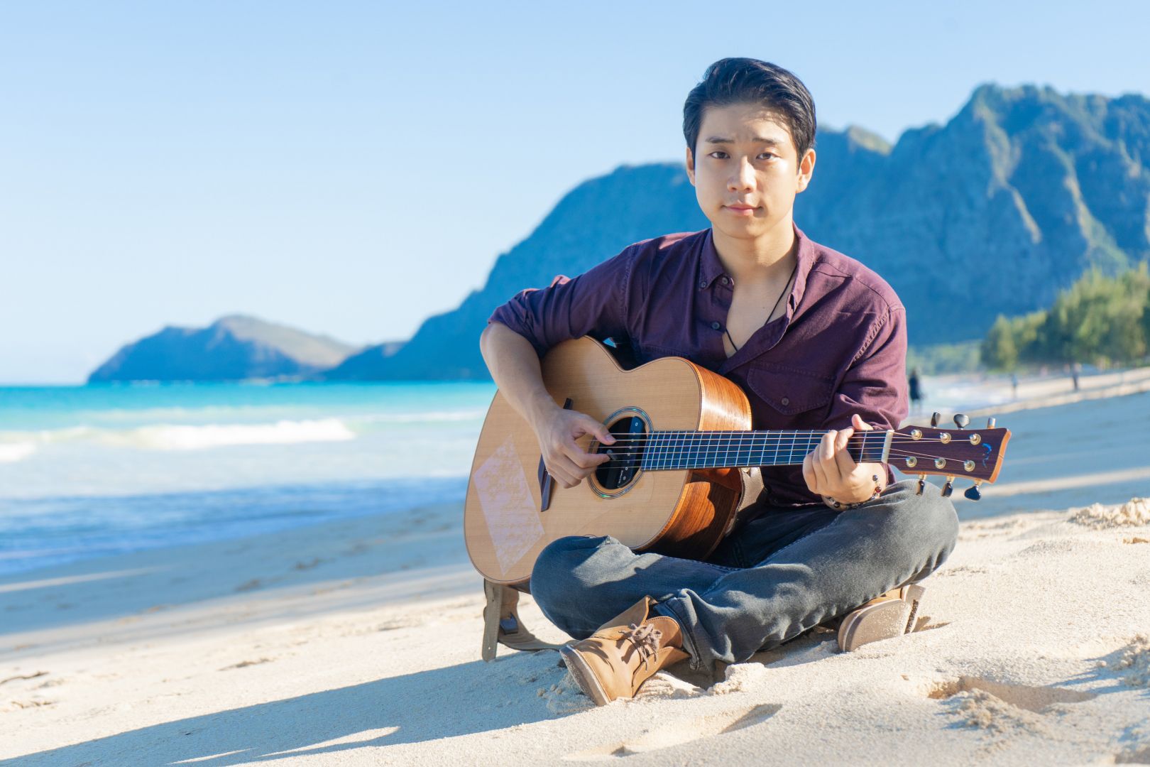 Meet Eden Kai: Singer-songwriter, acoustic guitar / ukulele