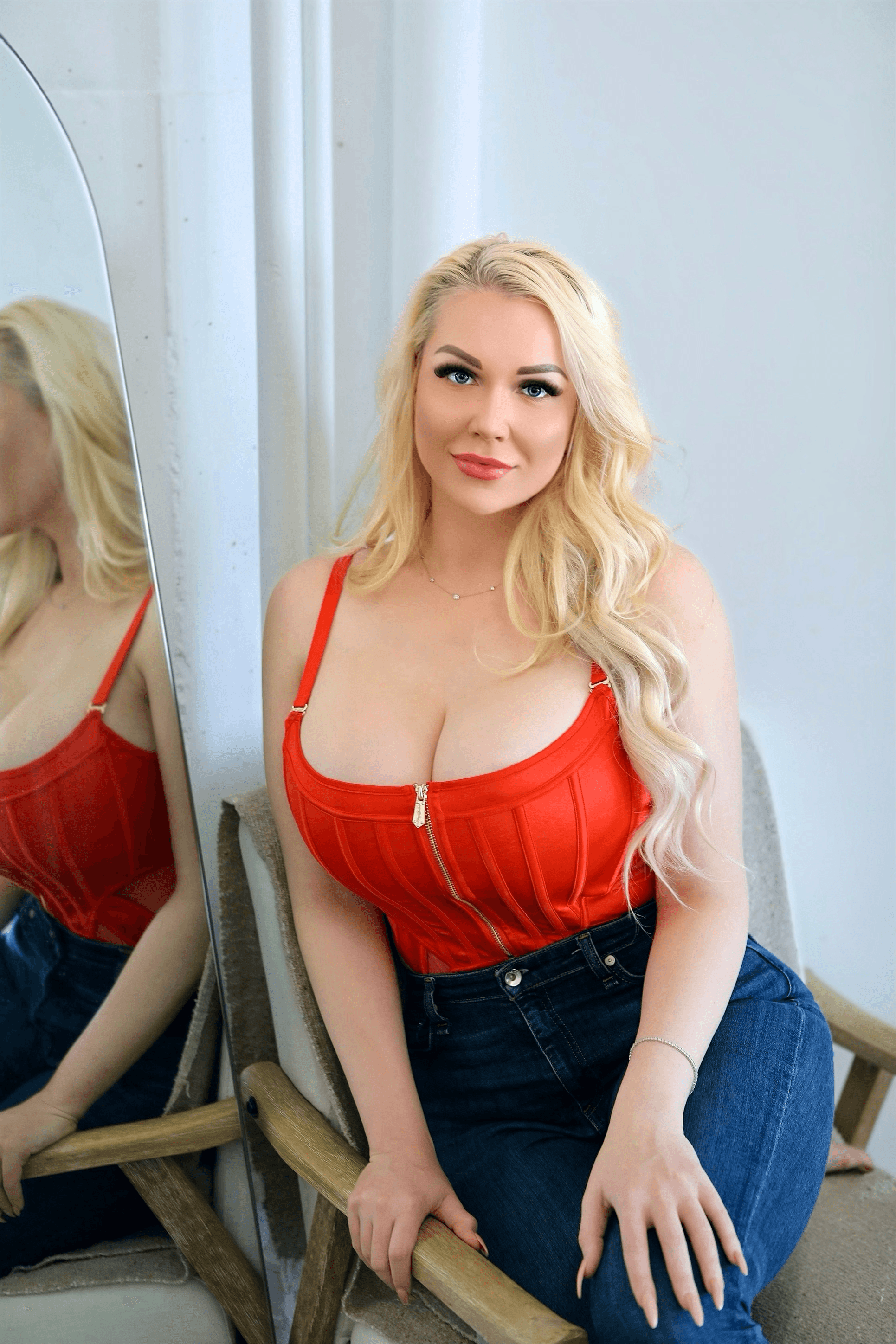 Yalangoch qizlar videoda ozlarining jozibalarini korsatishadi Arman porno